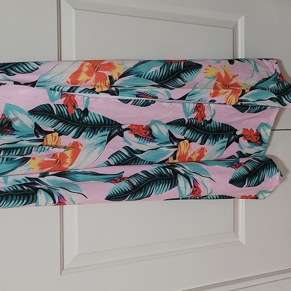 Floral V- Neck Leg Slit Maxi Dress NWOT!! - Picture 4 of 6